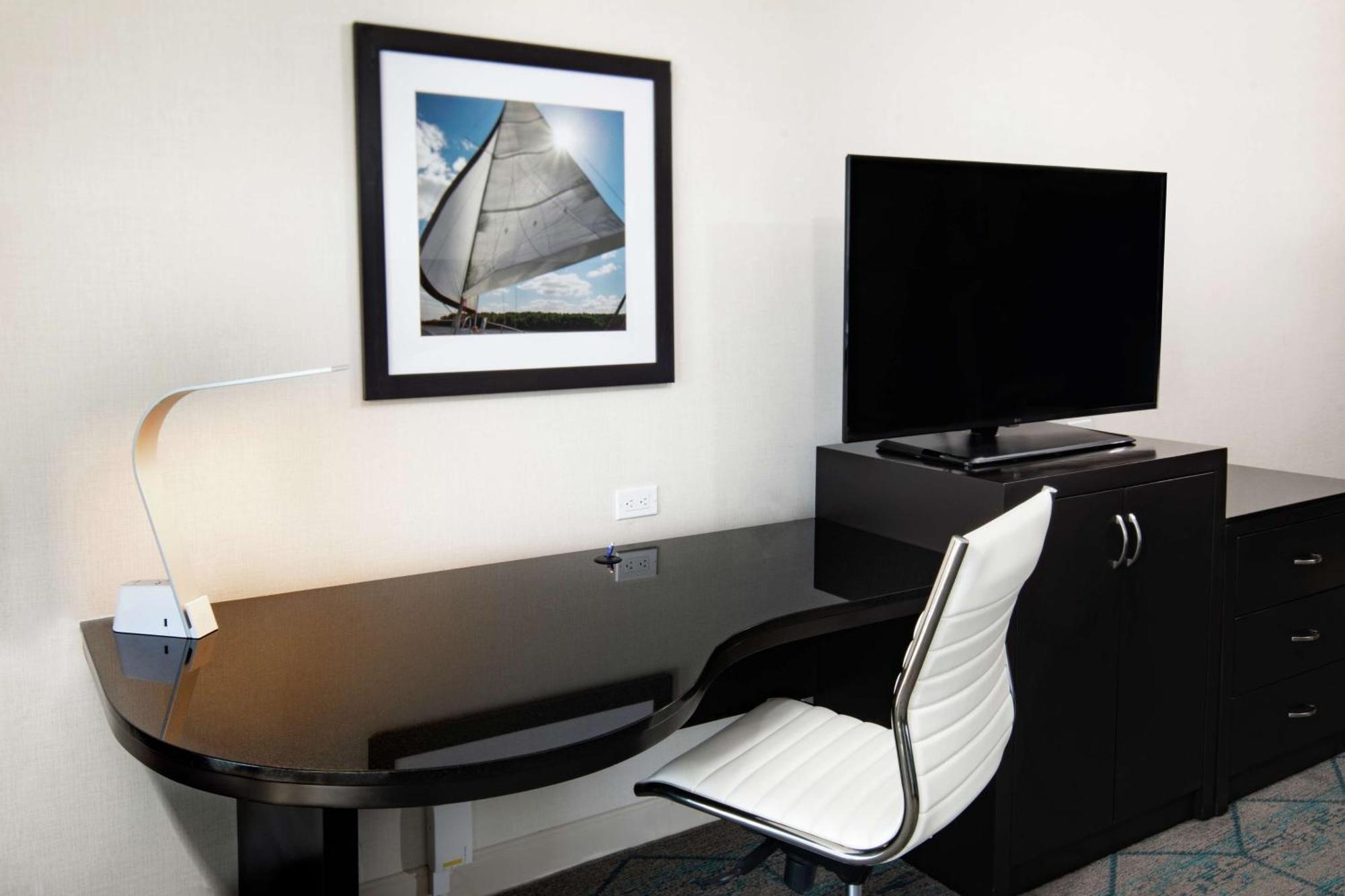 Hilton San Diego Airport/Harbor Island Экстерьер фото