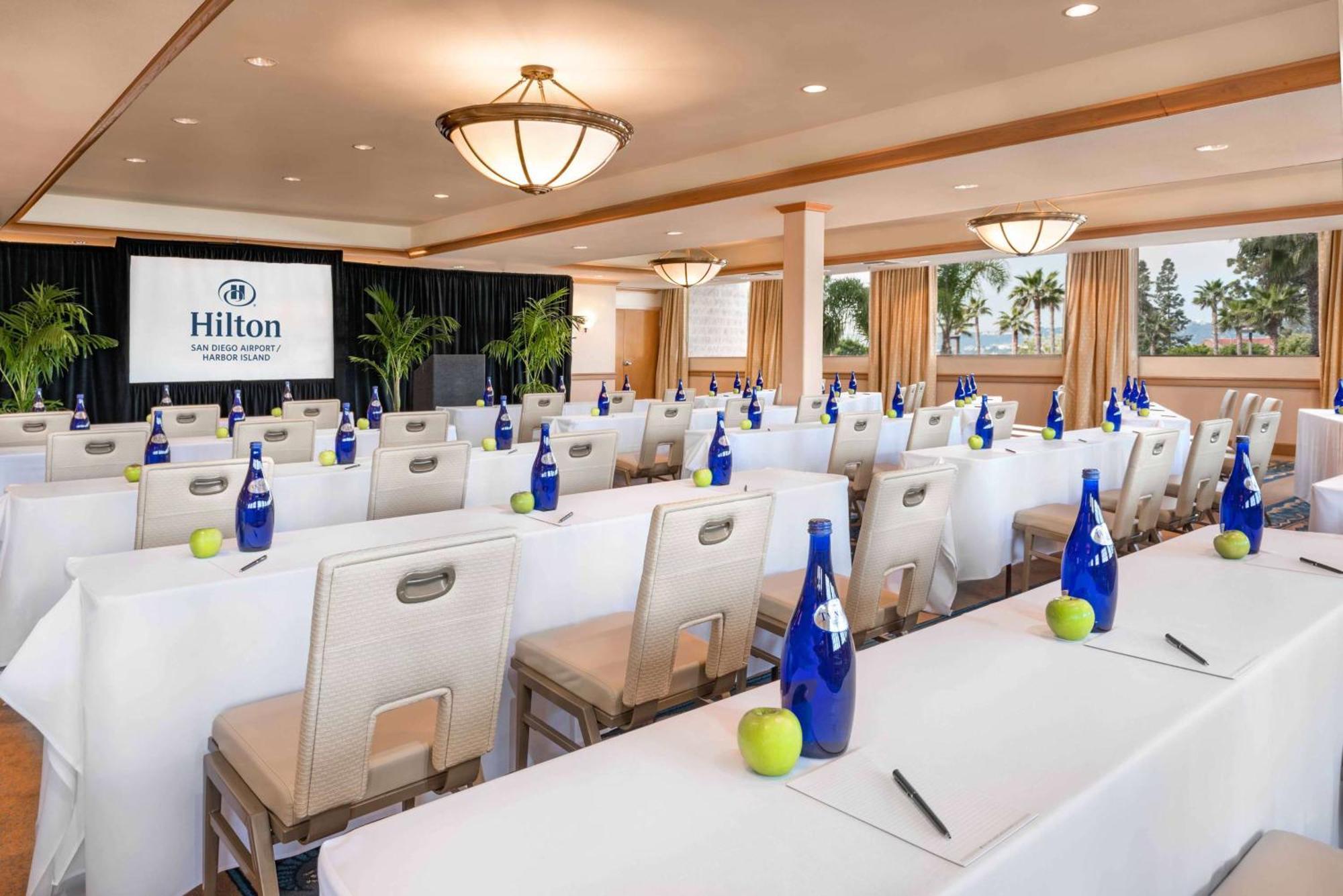 Hilton San Diego Airport/Harbor Island Экстерьер фото