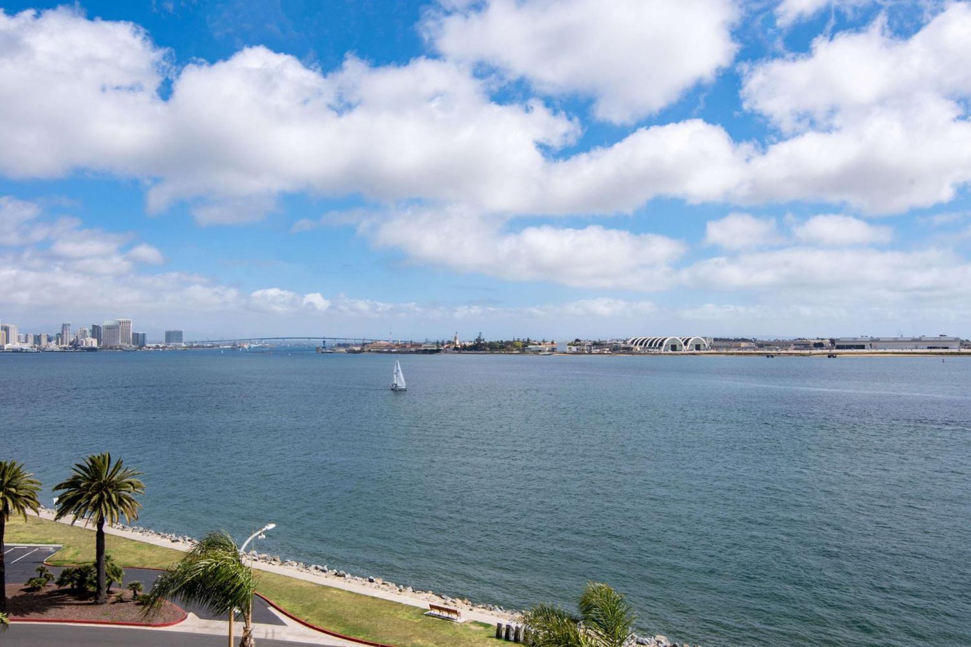 Hilton San Diego Airport/Harbor Island Экстерьер фото