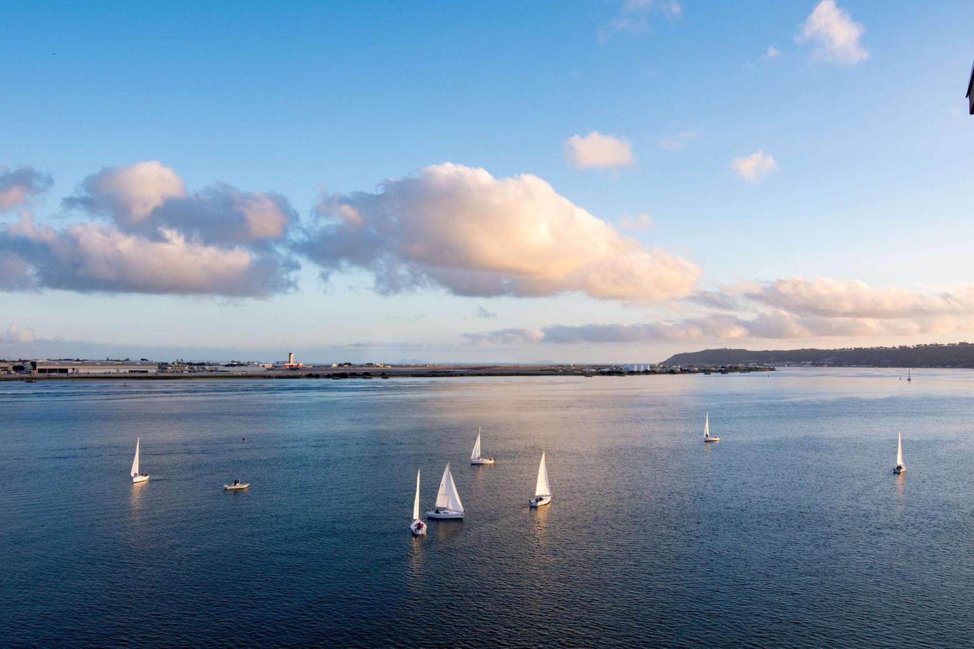 Hilton San Diego Airport/Harbor Island Экстерьер фото