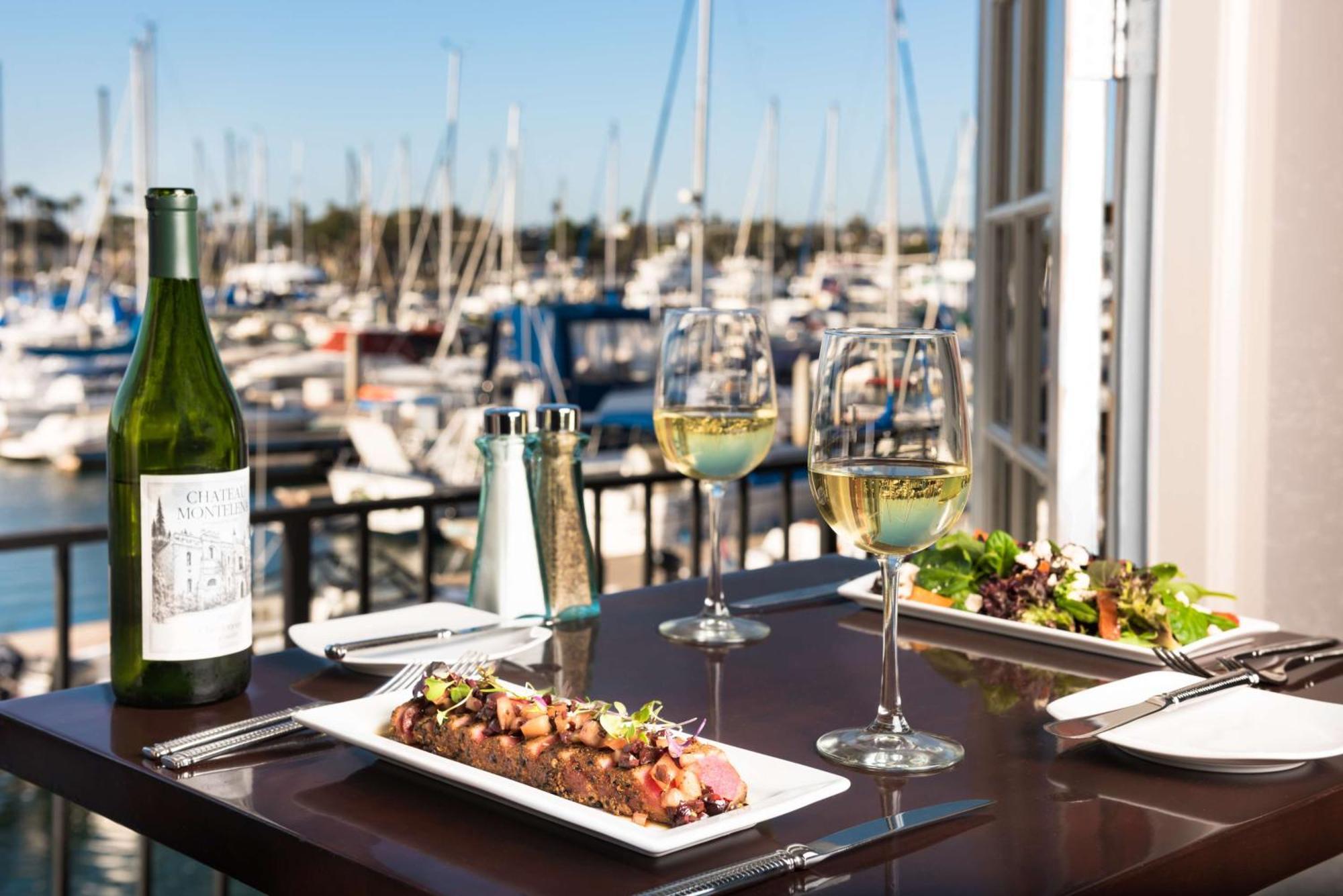 Hilton San Diego Airport/Harbor Island Экстерьер фото