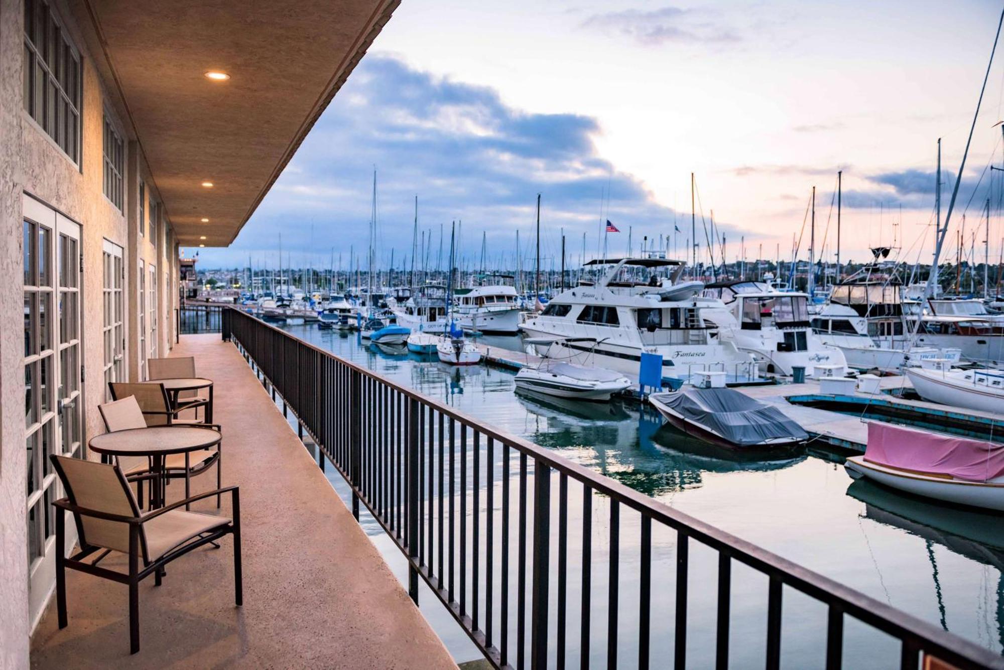 Hilton San Diego Airport/Harbor Island Экстерьер фото